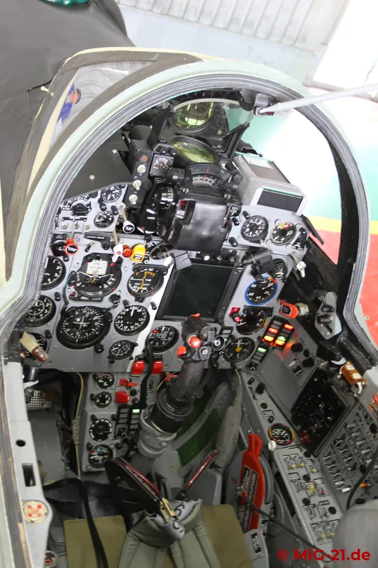 Besides a thorough overhaul, the aircraft are also moderately upgraded – including the cockpit equipment.
