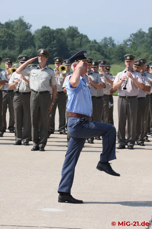 The event was opened with a parade of the assembled troops in front of the Minister of Defence.