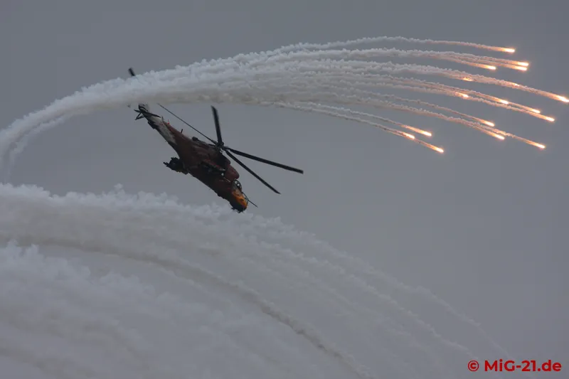 The aircraft made plenty of use of infrared flares during its display.