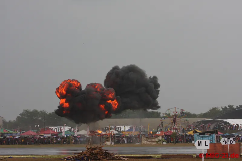 The daily flying programme ended with an impressive demonstration of a tactical air landing.