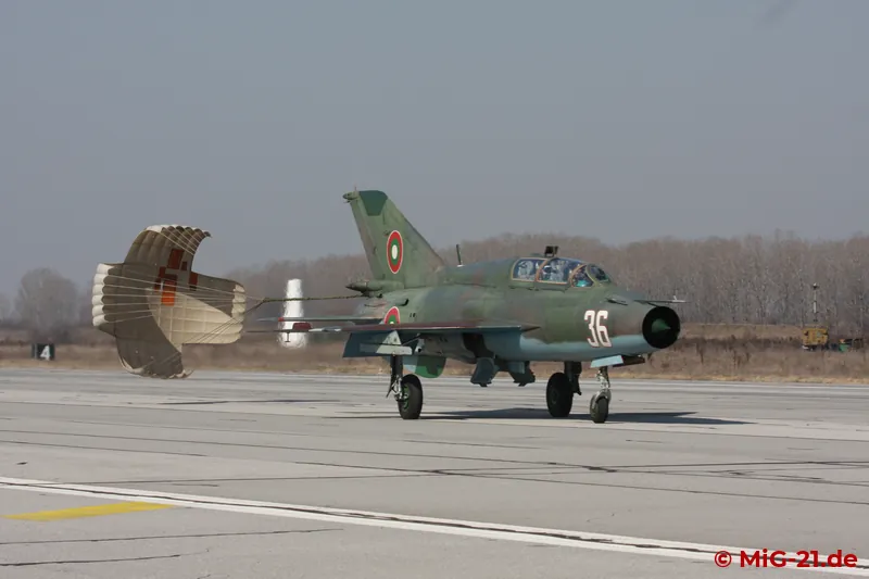 Landing with brake chute, produced by the German manufacturer SPEKON Seifhennersdorf.