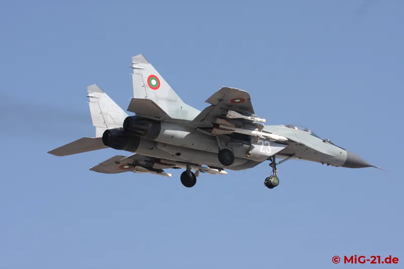After a first simulated landing approach, the QRA MiG-29s went around again.