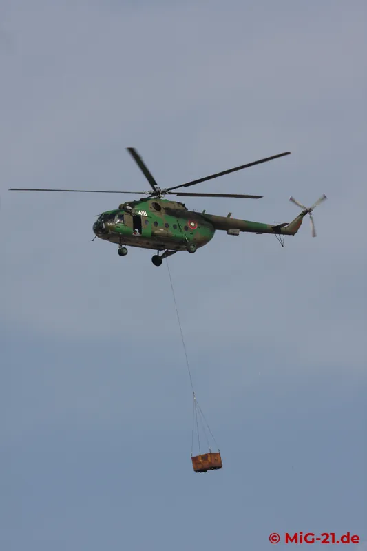 ... while at the same time a Mi-17 trained underslung load flights.