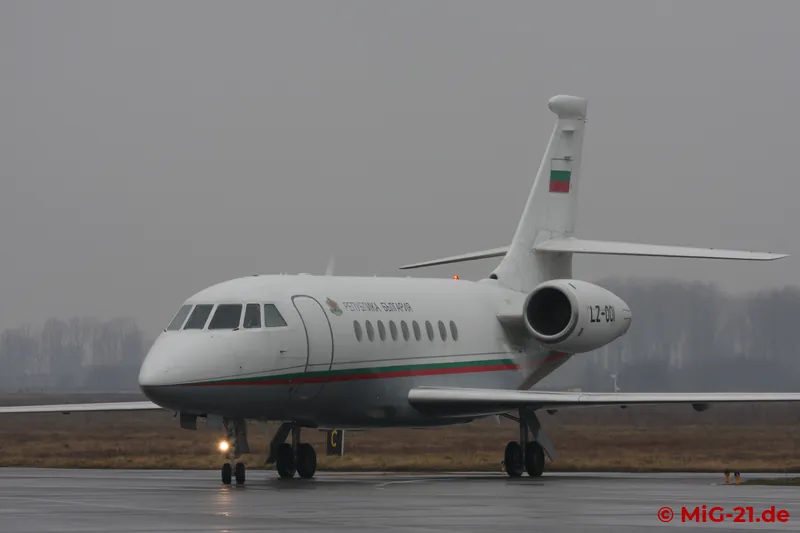 A Falcon 2000 brought the guest of honour of the event, ...