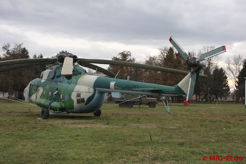 ... a Mi-8, ...