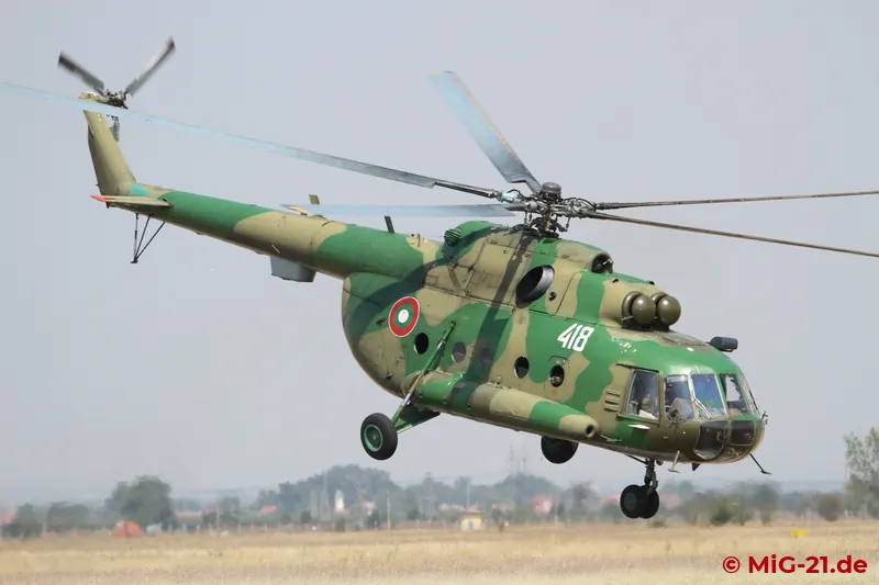 Further soldiers were landed and flown out again by Mi-17s.