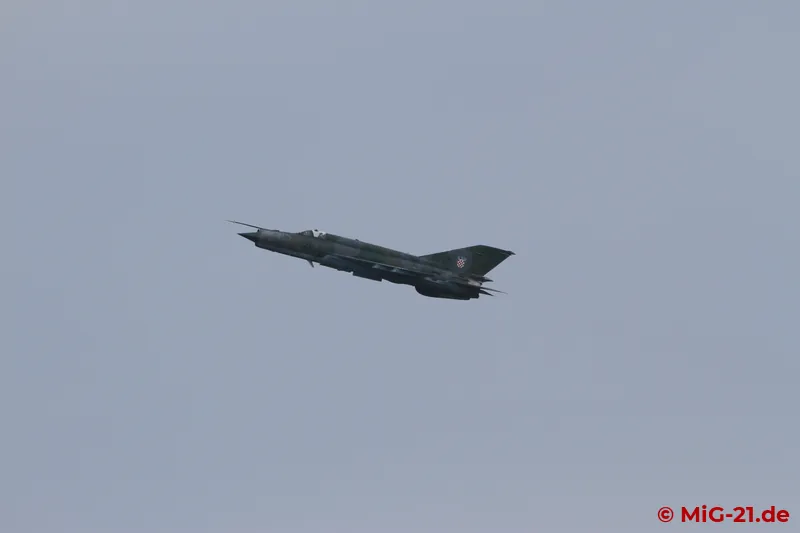 ... and took off for two or three uninspired flypasts.