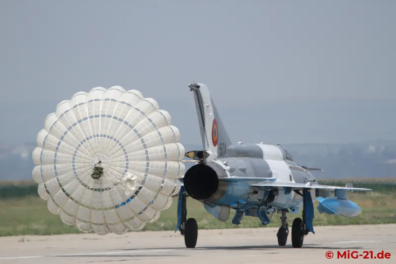 ... using the – again typically Romanian – round brake chutes ...