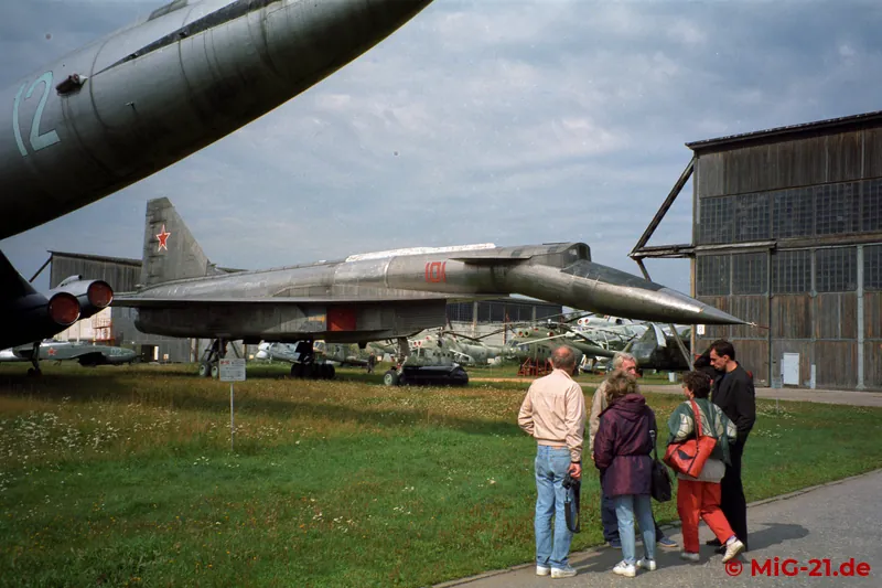 Sukhoi T-4