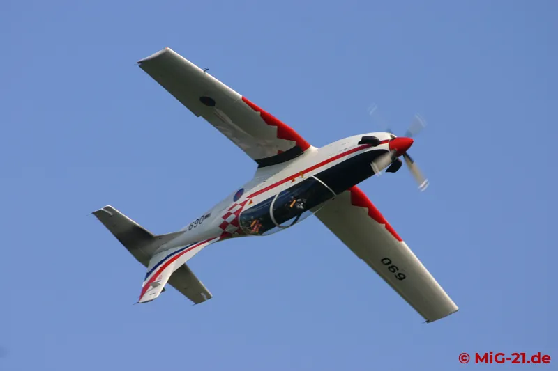 Insted of Krila Oluje only a single PC-9 took part in the flying display.