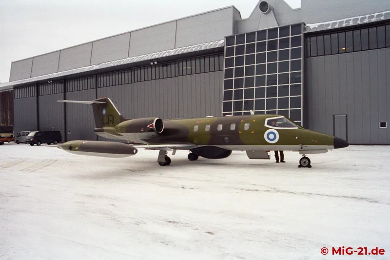 ... Learjet 35 and ...