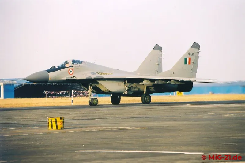Auf der Show waren verschiedene Einsatzmuster der Indian Air Force zu sehen, darunter die MiG-29 ...