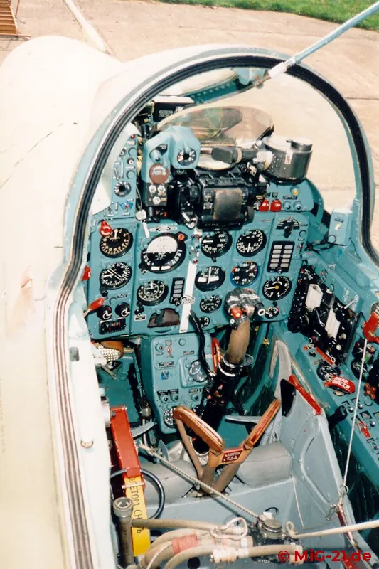 ... MiG-21U handelt.