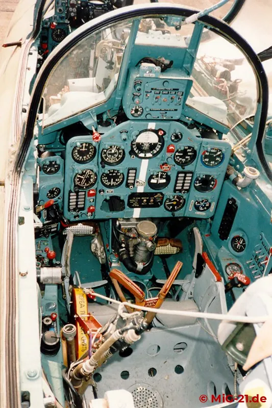 ... MiG-21U handelt.